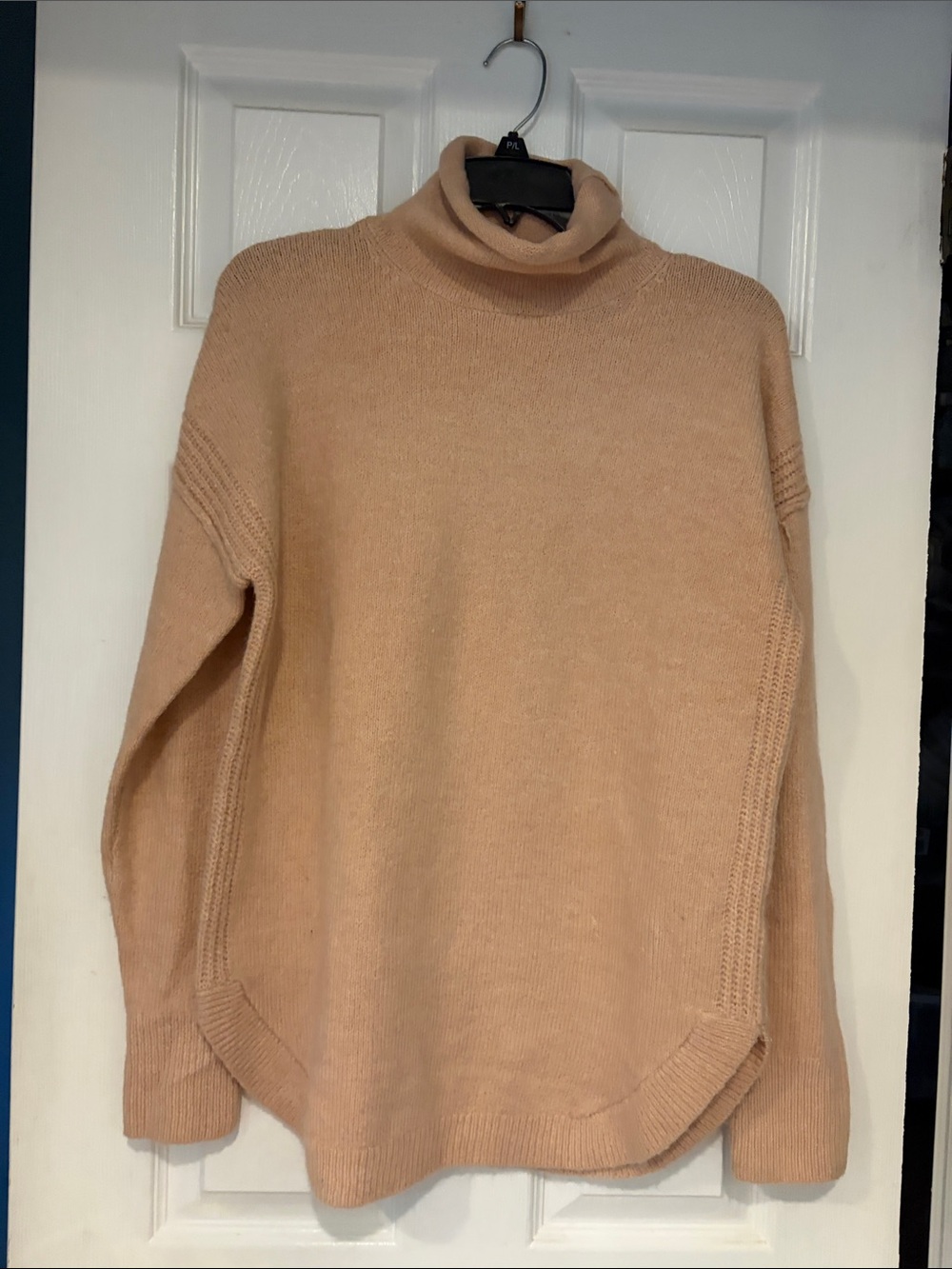 Gap women’s Dusty Pink turtleneck sweater